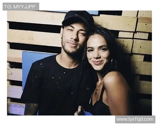 足球明星与女友甜蜜瞬间大公开展现爱情与激情的完美结合